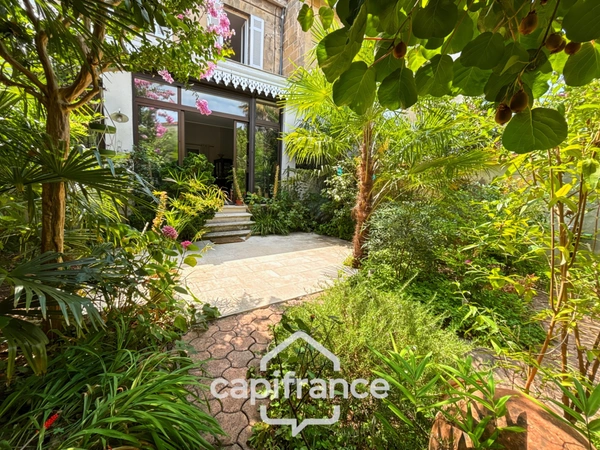 BORDEAUX/ ST GENES Maison Bourgeoise rénovée, Jardin et dépendance