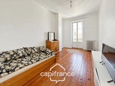 BORDEAUX/NANSOUTY-SAINT GENES Old house, renovated with garden and garage