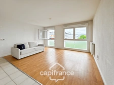 Gironde department (33), for sale in VILLENAVE D'ORNON, 2-bedroom apartment with terrace and two parking spaces 