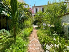 BORDEAUX/ ST GENES Maison Bourgeoise rénovée, Jardin et dépendance