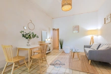 BORDEAUX/St SEURIN district/ Bright 1-bedroom apartment for sale 
