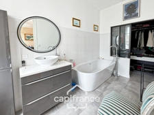 BORDEAUX/ ST GENES Renovated Bourgeois House, Garden and Outbuilding