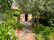 BORDEAUX/ ST GENES Renovated Bourgeois House, Garden and Outbuilding