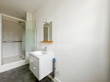 BORDEAUX (33), 4-room apartment for rent with garden and balcony
