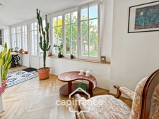 TALENCE (33) bordering BORDEAUX/Saint Genès district, Family home with garden and outbuilding