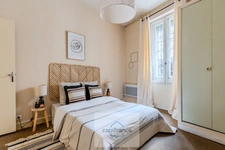 BORDEAUX/St SEURIN district/ Bright 1-bedroom apartment for sale 