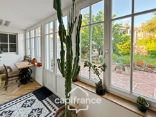 TALENCE (33) bordering BORDEAUX/Saint Genès district, Family house with garden & outbuilding