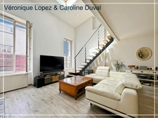 Bordeaux (33), Saint-Michel district, superb 2-bedroom duplex apartment in a beautiful stone building