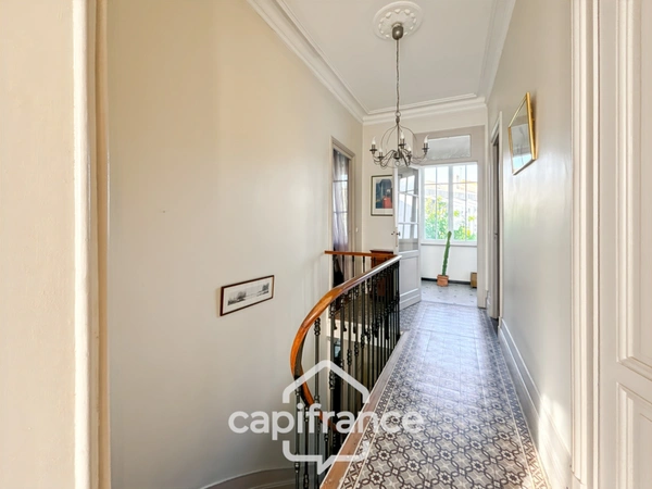 TALENCE (33) limite BORDEAUX/Quartier Saint Genès, Maison familiale avec jardin et dépendance