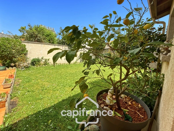 BORDEAUX (33) proche TRAM, Maison avec jardin et dépendance