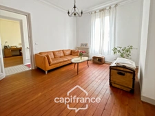 TALENCE (33) bordering BORDEAUX/Saint Genès district, Family home with garden and outbuilding