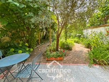 BORDEAUX/ ST GENES Renovated Bourgeois House, Garden and Outbuilding