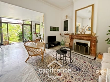 BORDEAUX/ ST GENES Renovated Bourgeois House, Garden and Outbuilding