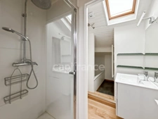 BORDEAUX (33), 4-room apartment for rent with garden and balcony