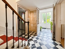 TALENCE (33) bordering BORDEAUX/Saint Genès district, Family house with garden & outbuilding