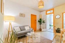 BORDEAUX/St SEURIN district/ Bright 1-bedroom apartment for sale 