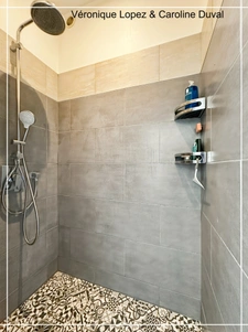 Bordeaux (33), Saint-Michel district, superb 2-bedroom duplex apartment in a beautiful stone building