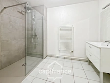 Gironde department (33), for sale in VILLENAVE D'ORNON, 2-bedroom apartment with terrace and two parking spaces 