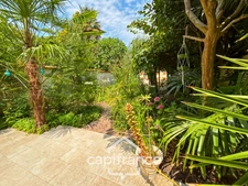 BORDEAUX/ ST GENES Renovated Bourgeois House, Garden and Outbuilding