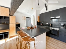 BORDEAUX (33) Saint Pierre district / 1-bedroom apartment / bright, spacious, bicycle parking 