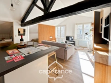 BORDEAUX (33) Saint Pierre district / 1-bedroom apartment / bright, spacious, bicycle parking 