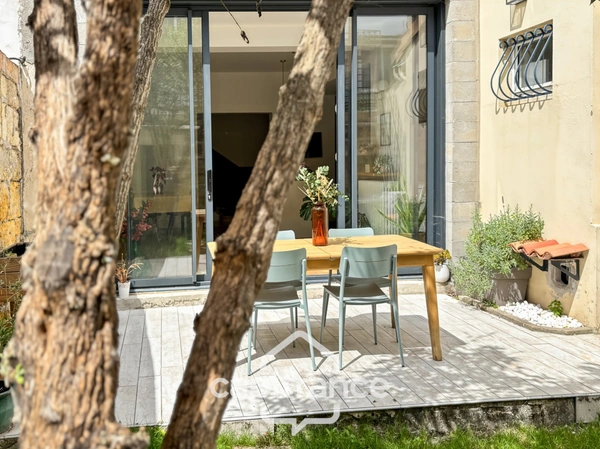 BORDEAUX/NANSOUTY-SAINT GENES Maison ancienne, Rénovée avec Jardin et Garage