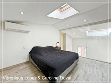 Bordeaux (33), Saint-Michel district, superb 2-bedroom duplex apartment in a beautiful stone building