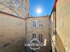 BORDEAUX (33) Saint Pierre district / 1-bedroom apartment / bright, spacious, bicycle parking 