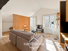 BORDEAUX (33) Saint Pierre district / 1-bedroom apartment / bright, spacious, bicycle parking 