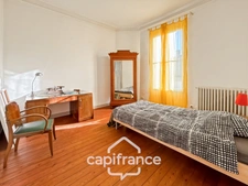 TALENCE (33) bordering BORDEAUX/Saint Genès district, Family home with garden and outbuilding