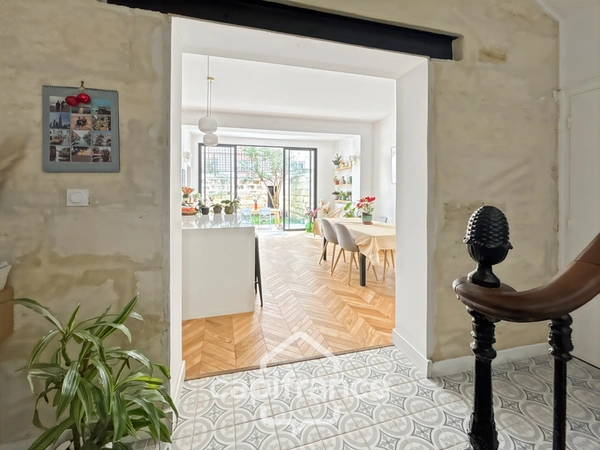 BORDEAUX/NANSOUTY-SAINT GENES Maison ancienne, Rénovée avec Jardin et Garage