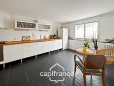 TALENCE (33) bordering BORDEAUX/Saint Genès district, Family house with garden & outbuilding