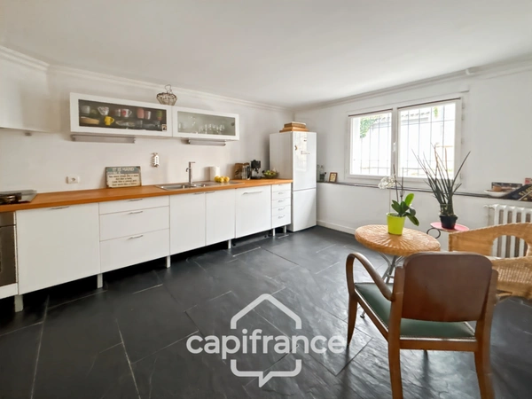 TALENCE (33) limite BORDEAUX/Quartier Saint Genès, Maison familiale avec jardin et dépendance