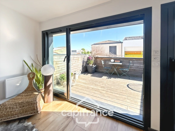 A VENDRE BORDEAUX / quartier les CHARTRONS Maison avec deux terrasses sans vis à vis