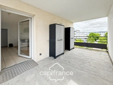 Gironde department (33), for sale in VILLENAVE D'ORNON, 2-bedroom apartment with terrace and two parking spaces 