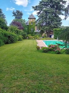 Near Charly, a manor house dating from the beginning of the 20th century.