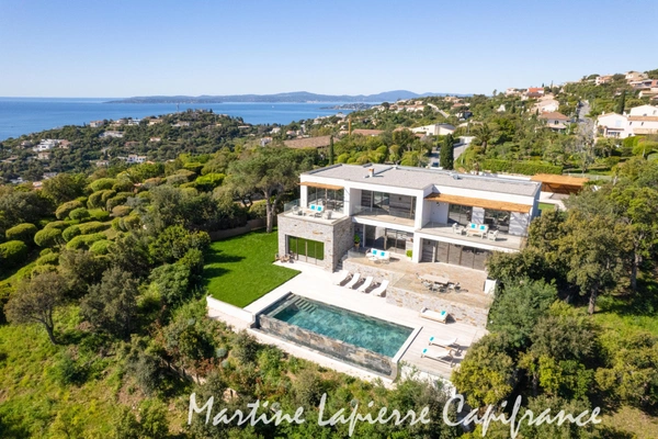  Vaste demeure contemporaine de 350 m², vue époustouflante, piscine à débordement.