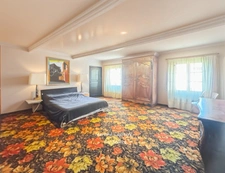 In the heart of the village, charming house with enclosed garden