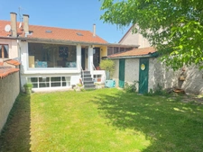 In the heart of the village, charming house with enclosed garden
