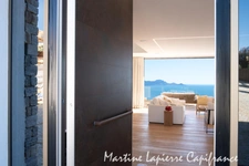  Vaste demeure contemporaine de 350 m², vue époustouflante, piscine à débordement.