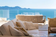  Vaste demeure contemporaine de 350 m², vue époustouflante, piscine à débordement.
