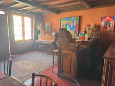 In the heart of the village, charming house with enclosed garden