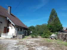 PERRIGNY SUR L OGNON MAISON ANCIENNE DE 127 M2 SUR 898 M2 DE TERRAIN
