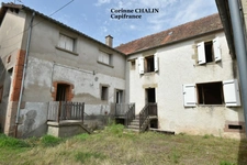 Dpt Allier (03), à vendre MONTCOMBROUX LES MINES ancien commerce avec deux appartements