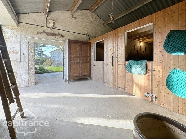Propriété 12 pièces proche de THOUARS (79) un lieu d’exception.