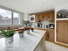 Family home requiring no work - 112 m2 – 3 bedrooms + office – Large garage and garden – No playground