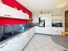 SINGLE-STOREY HOUSE WITH 7 ROOMS IN SAINT VARENT (79)