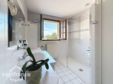 SINGLE-STOREY HOUSE WITH 7 ROOMS IN SAINT VARENT (79)