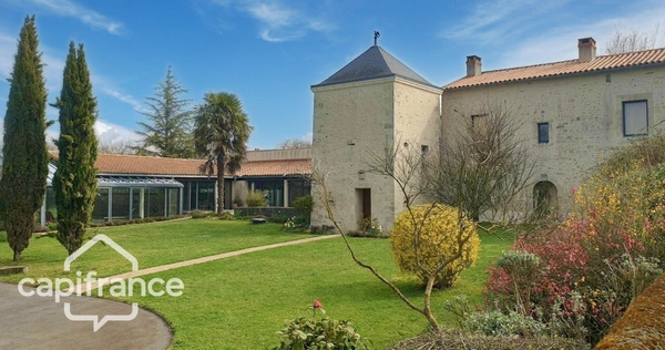 Propriété 12 pièces proche de THOUARS (79) un lieu d’exception.