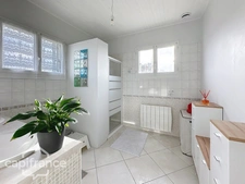 Family home requiring no work - 112 m2 – 3 bedrooms + office – Large garage and garden – No playground